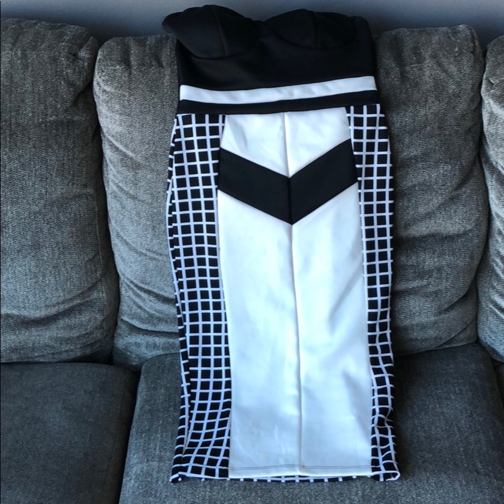 Black and white abstract dress🎲